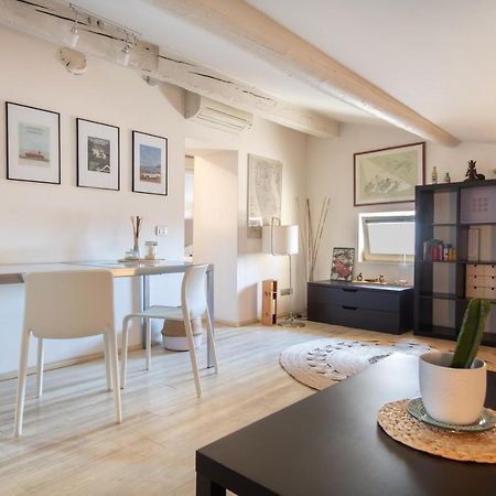 Stunning Top Floor Flat In The Heart Of Verona Exterior photo